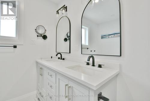 61 Holly Meadow Road N, Barrie (Holly), ON - Indoor Photo Showing Bathroom