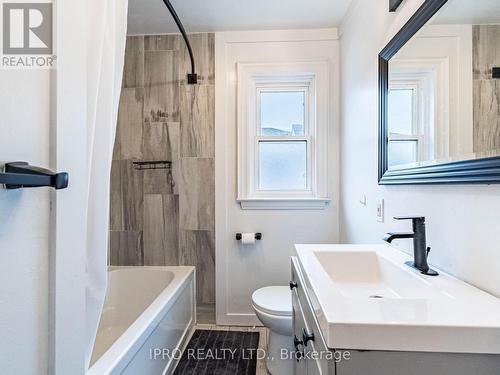 32 Bland Avenue, Hamilton (Stoney Creek), ON - Indoor Photo Showing Bathroom