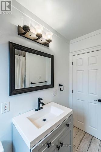 32 Bland Avenue, Hamilton (Stoney Creek), ON - Indoor Photo Showing Bathroom