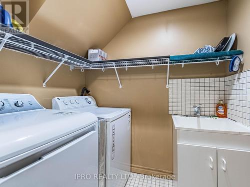 32 Bland Avenue, Hamilton (Stoney Creek), ON - Indoor Photo Showing Laundry Room