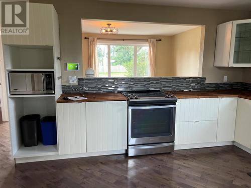 5205 51 Avenue, Pouce Coupe, BC - Indoor Photo Showing Kitchen With Double Sink