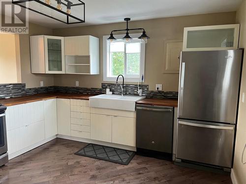 5205 51 Avenue, Pouce Coupe, BC - Indoor Photo Showing Kitchen With Stainless Steel Kitchen