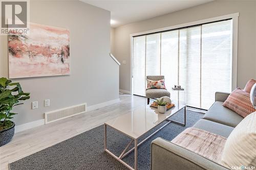 206 315 Dickson Crescent, Saskatoon, SK - Indoor Photo Showing Living Room