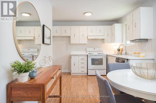 291 Bastedo Court, Milton (Dorset Park), ON - Indoor Photo Showing Kitchen