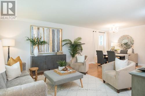 291 Bastedo Court, Milton (Dorset Park), ON - Indoor Photo Showing Living Room