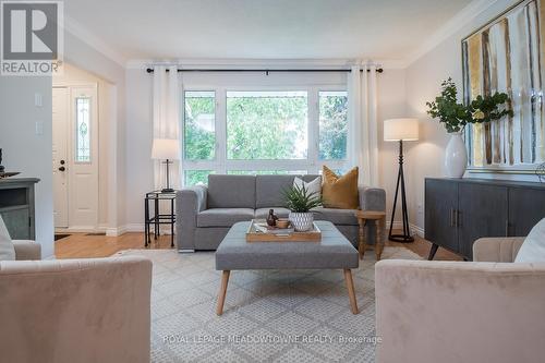 291 Bastedo Court, Milton (Dorset Park), ON - Indoor Photo Showing Living Room