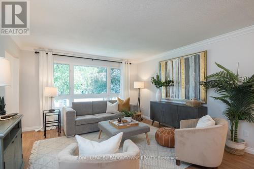 291 Bastedo Court, Milton (Dorset Park), ON - Indoor Photo Showing Living Room