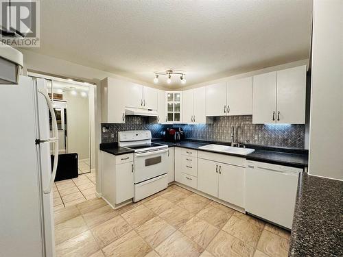 727 Houghton Road Unit# 209 Lot# 24, Kelowna, BC - Indoor Photo Showing Kitchen