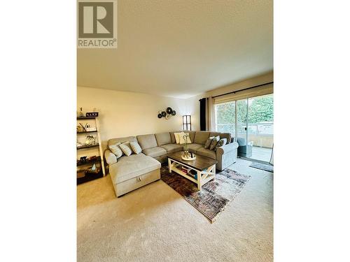 727 Houghton Road Unit# 209 Lot# 24, Kelowna, BC - Indoor Photo Showing Living Room