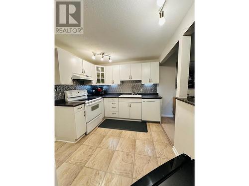 727 Houghton Road Unit# 209 Lot# 24, Kelowna, BC - Indoor Photo Showing Kitchen