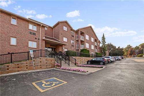 Beautifully maintained low-rise condo - 3050 Pinemeadow Drive|Unit #56, Burlington, ON - Outdoor With Balcony