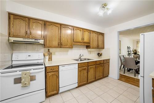 3050 Pinemeadow Drive|Unit #56, Burlington, ON - Indoor Photo Showing Kitchen With Double Sink