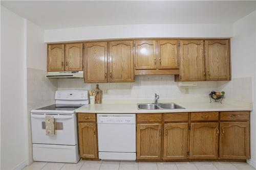 3050 Pinemeadow Drive|Unit #56, Burlington, ON - Indoor Photo Showing Kitchen With Double Sink