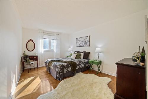 Primary bedroom enough for a King sized bed - 3050 Pinemeadow Drive|Unit #56, Burlington, ON - Indoor Photo Showing Bedroom