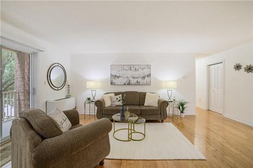 3050 Pinemeadow Drive|Unit #56, Burlington, ON - Indoor Photo Showing Living Room