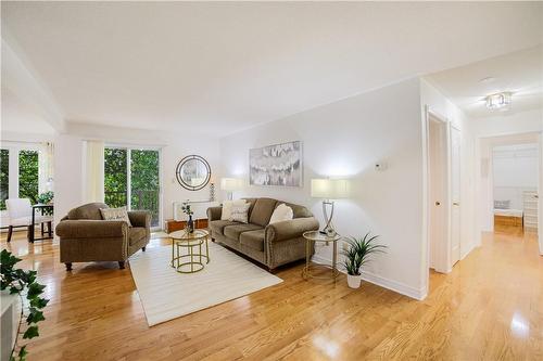 3050 Pinemeadow Drive|Unit #56, Burlington, ON - Indoor Photo Showing Living Room