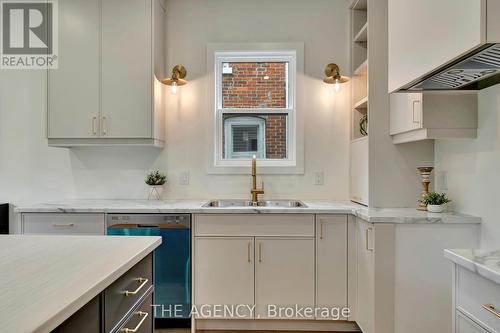 11 Linden Street, Aylmer (Ay), ON - Indoor Photo Showing Kitchen With Double Sink