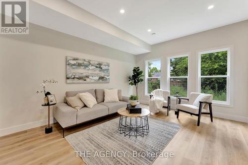 11 Linden Street, Aylmer (Ay), ON - Indoor Photo Showing Living Room