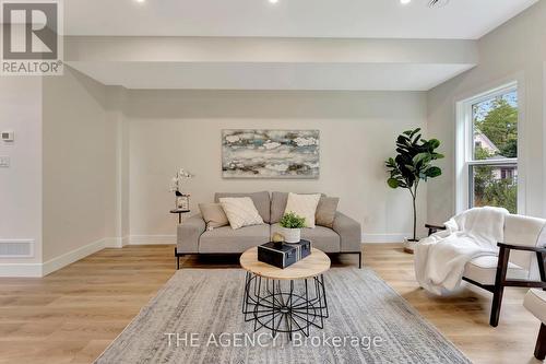 11 Linden Street, Aylmer (Ay), ON - Indoor Photo Showing Living Room