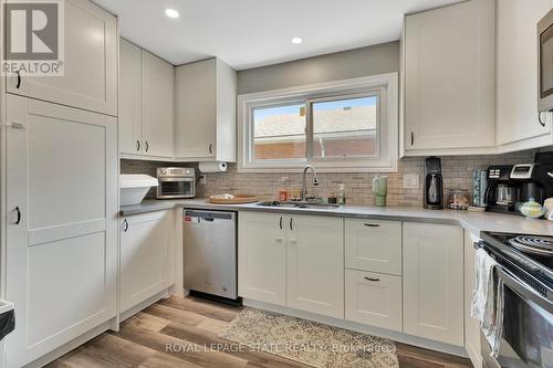 584 East 27Th Street, Hamilton, ON - Indoor Photo Showing Kitchen With Double Sink