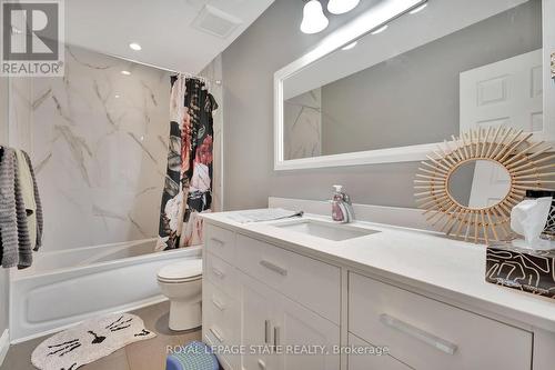 584 East 27Th Street, Hamilton, ON - Indoor Photo Showing Bathroom