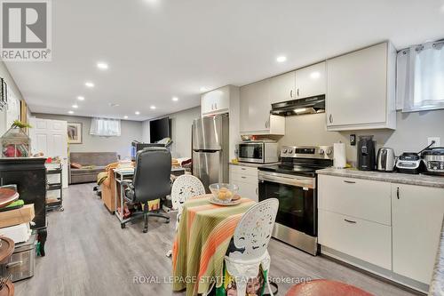 584 East 27Th Street, Hamilton (Burkholme), ON - Indoor Photo Showing Kitchen