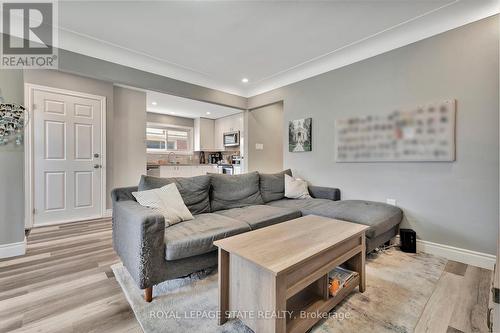 584 East 27Th Street, Hamilton, ON - Indoor Photo Showing Living Room