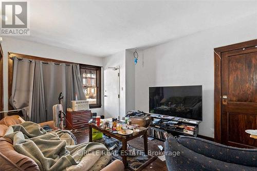 2269-71 Howard Avenue, Windsor, ON - Indoor Photo Showing Living Room