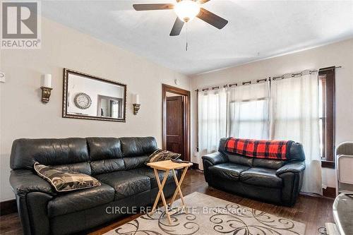 2269-71 Howard Avenue, Windsor, ON - Indoor Photo Showing Living Room