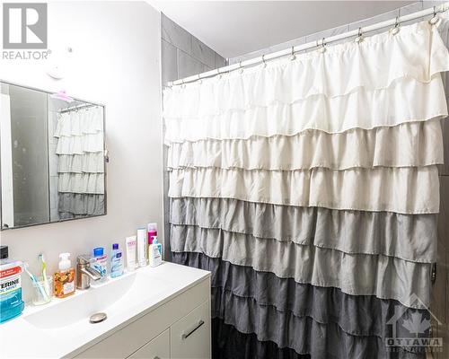 Unit 1 (Main Level) - 6607 Fourth Line Road, Ottawa, ON - Indoor Photo Showing Bathroom