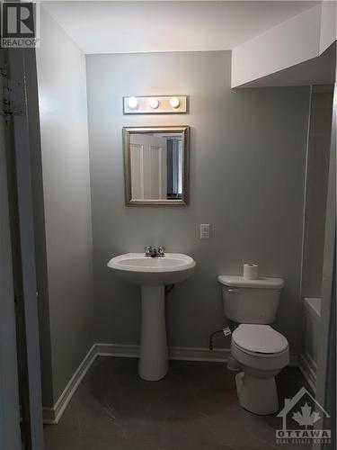 Unit 2 (2 Floors) - 6607 Fourth Line Road, Ottawa, ON - Indoor Photo Showing Bathroom