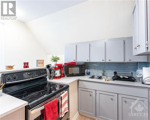 Unit 3 (Upper Unit) - 6607 Fourth Line Road, Ottawa, ON - Indoor Photo Showing Kitchen With Double Sink