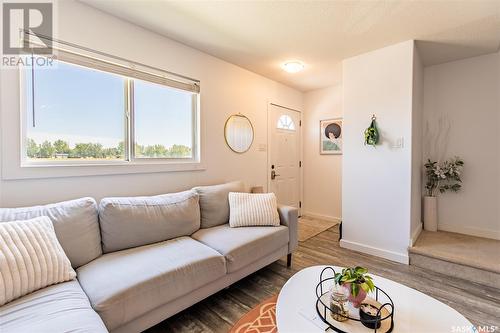 303 851 Chester Road, Moose Jaw, SK - Indoor Photo Showing Living Room