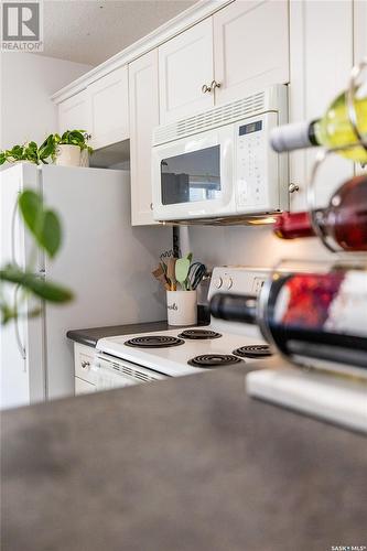 303 851 Chester Road, Moose Jaw, SK - Indoor Photo Showing Kitchen