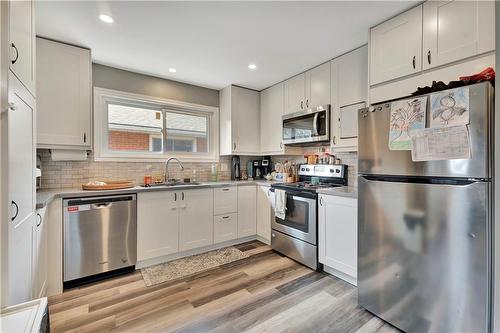 584 East 27Th Street, Hamilton, ON - Indoor Photo Showing Kitchen