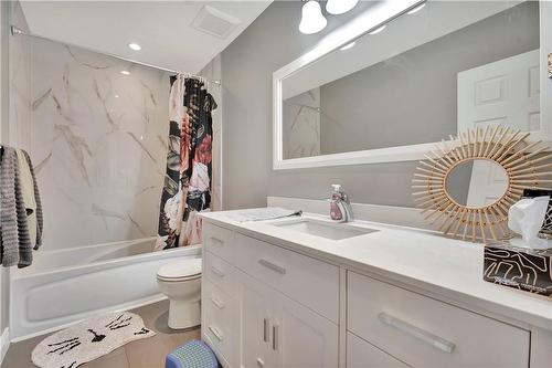 584 East 27Th Street, Hamilton, ON - Indoor Photo Showing Bathroom