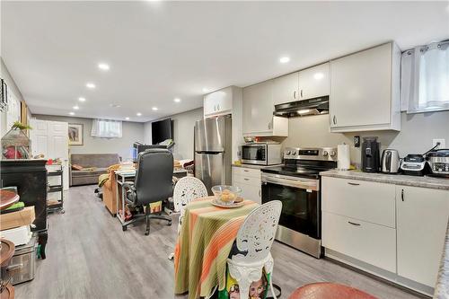 584 East 27Th Street, Hamilton, ON - Indoor Photo Showing Kitchen