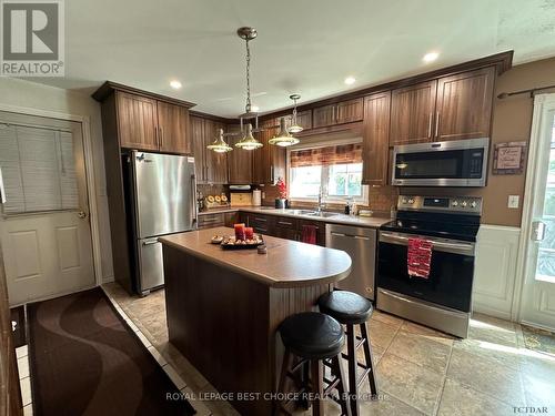 888144 Hwy 65 W, Timiskaming Remote Area, ON - Indoor Photo Showing Kitchen With Double Sink