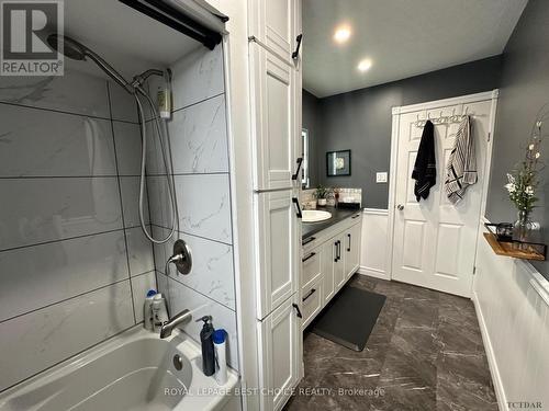 888144 Hwy 65 W, Timiskaming Remote Area, ON - Indoor Photo Showing Bathroom