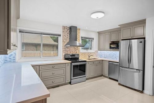 130 Mountville Avenue, Hamilton, ON - Indoor Photo Showing Kitchen With Stainless Steel Kitchen