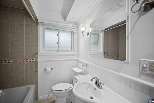 130 Mountville Avenue, Hamilton, ON - Indoor Photo Showing Bathroom