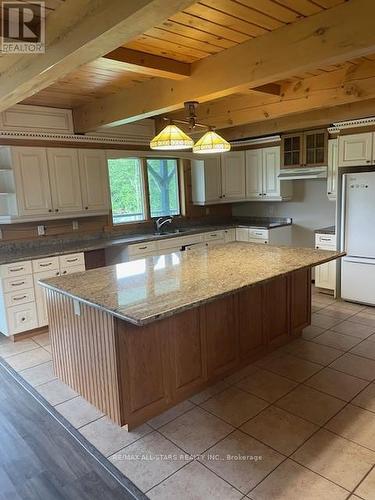 3913 Vivian Road, Whitchurch-Stouffville, ON - Indoor Photo Showing Kitchen