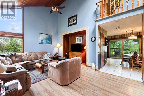 820 Church Dr Drive S, Innisfil (Lefroy), ON - Indoor Photo Showing Living Room