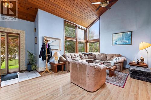 820 Church Dr Drive S, Innisfil (Lefroy), ON - Indoor Photo Showing Living Room