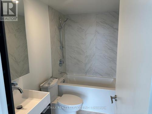 1302 - 370 Martha Street, Burlington (Brant), ON - Indoor Photo Showing Bathroom