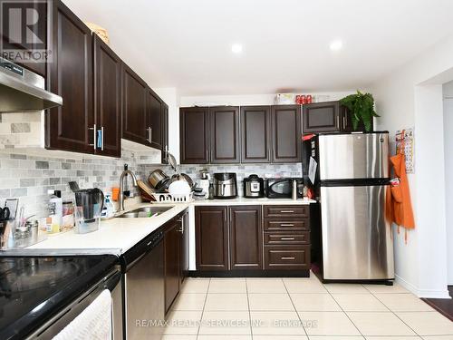 Ph 14 - 115 Hillcrest Avenue, Mississauga (Cooksville), ON - Indoor Photo Showing Kitchen With Double Sink