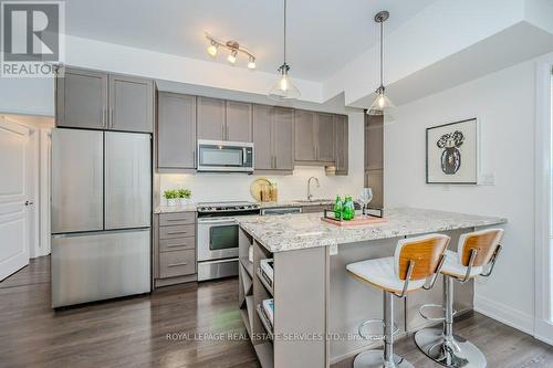 417 - 128 Garden Drive, Oakville (Old Oakville), ON - Indoor Photo Showing Kitchen With Stainless Steel Kitchen With Upgraded Kitchen