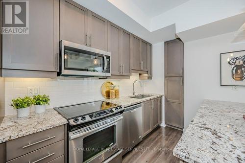 417 - 128 Garden Drive, Oakville (Old Oakville), ON - Indoor Photo Showing Kitchen With Stainless Steel Kitchen