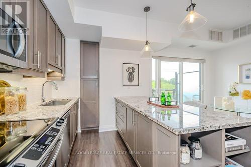 417 - 128 Garden Drive, Oakville (Old Oakville), ON - Indoor Photo Showing Kitchen With Upgraded Kitchen