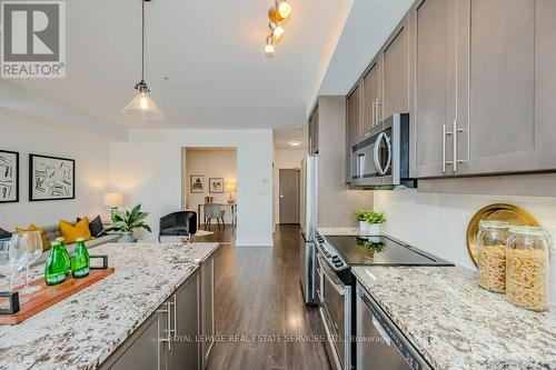 417 - 128 Garden Drive, Oakville (Old Oakville), ON - Indoor Photo Showing Kitchen With Upgraded Kitchen